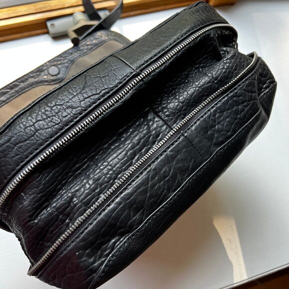 TREASURE & BOND black pebble leather crossbody bag, expandable 12 x 10 ins - Picture 15 of 16
